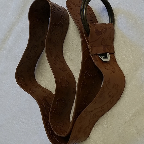 Moda International Embossed Belt - Picture 3 of 3